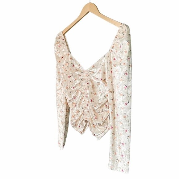 NWT WAYF Top Closing Time Ruched Floral Velvet Blouse Cream Women’s Size Large - Picture 5 of 13